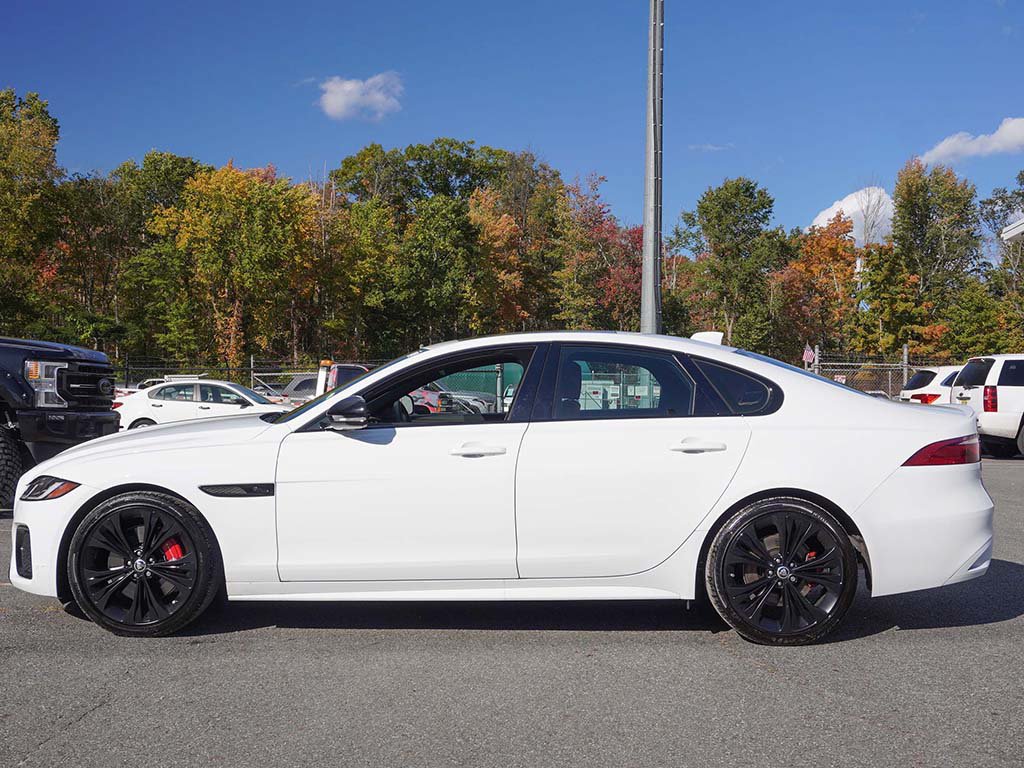 Used 2024 Jaguar XF R-Dynamic SE RWD image 19