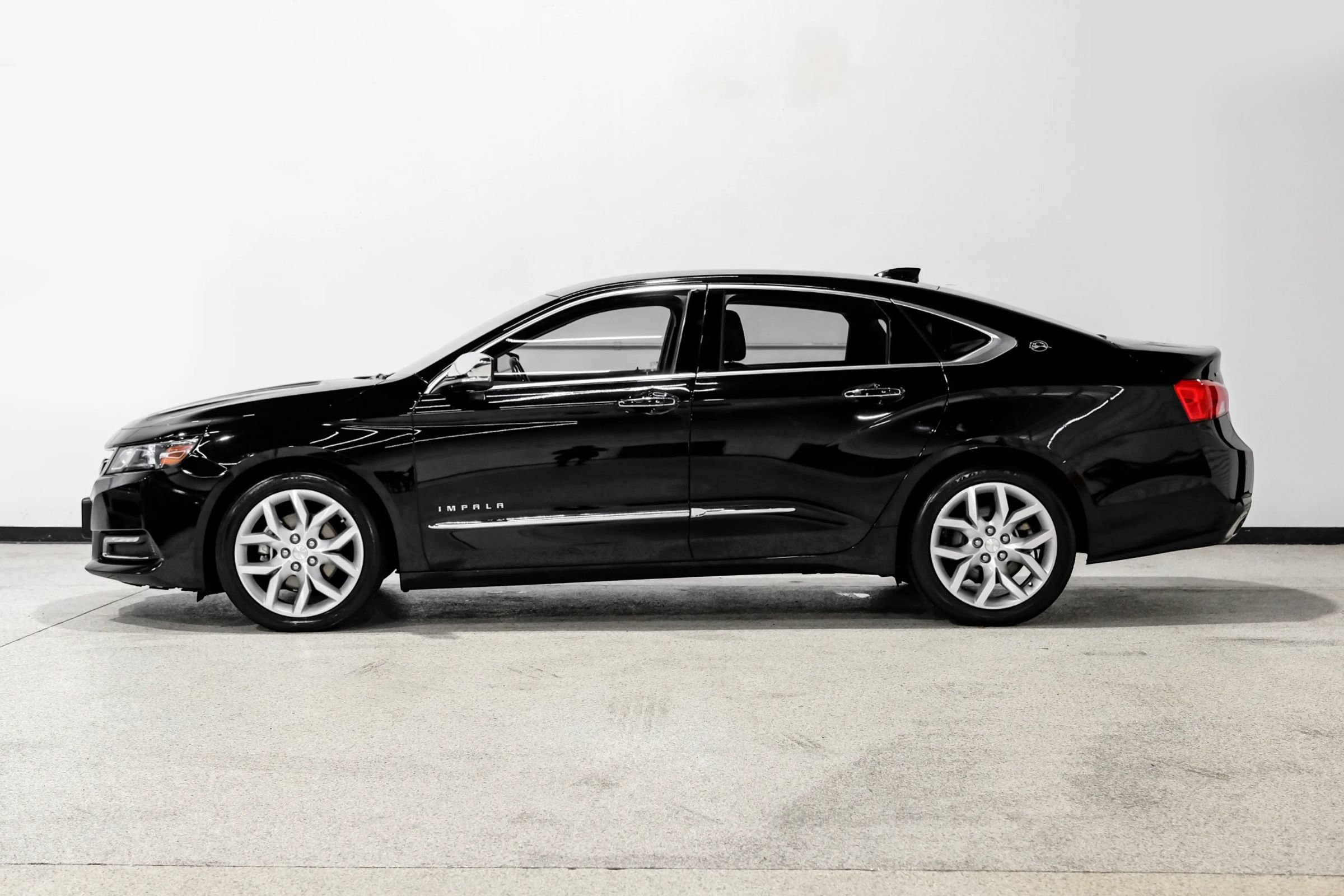 Used 2017 Chevrolet Impala Premier FWD image 9