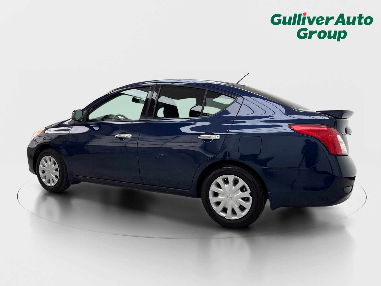 Used 2014 Nissan Versa SV FWD image 4