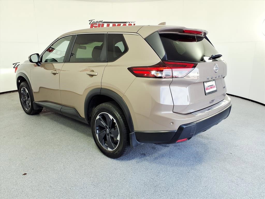 Used 2024 Nissan Rogue SV image 2