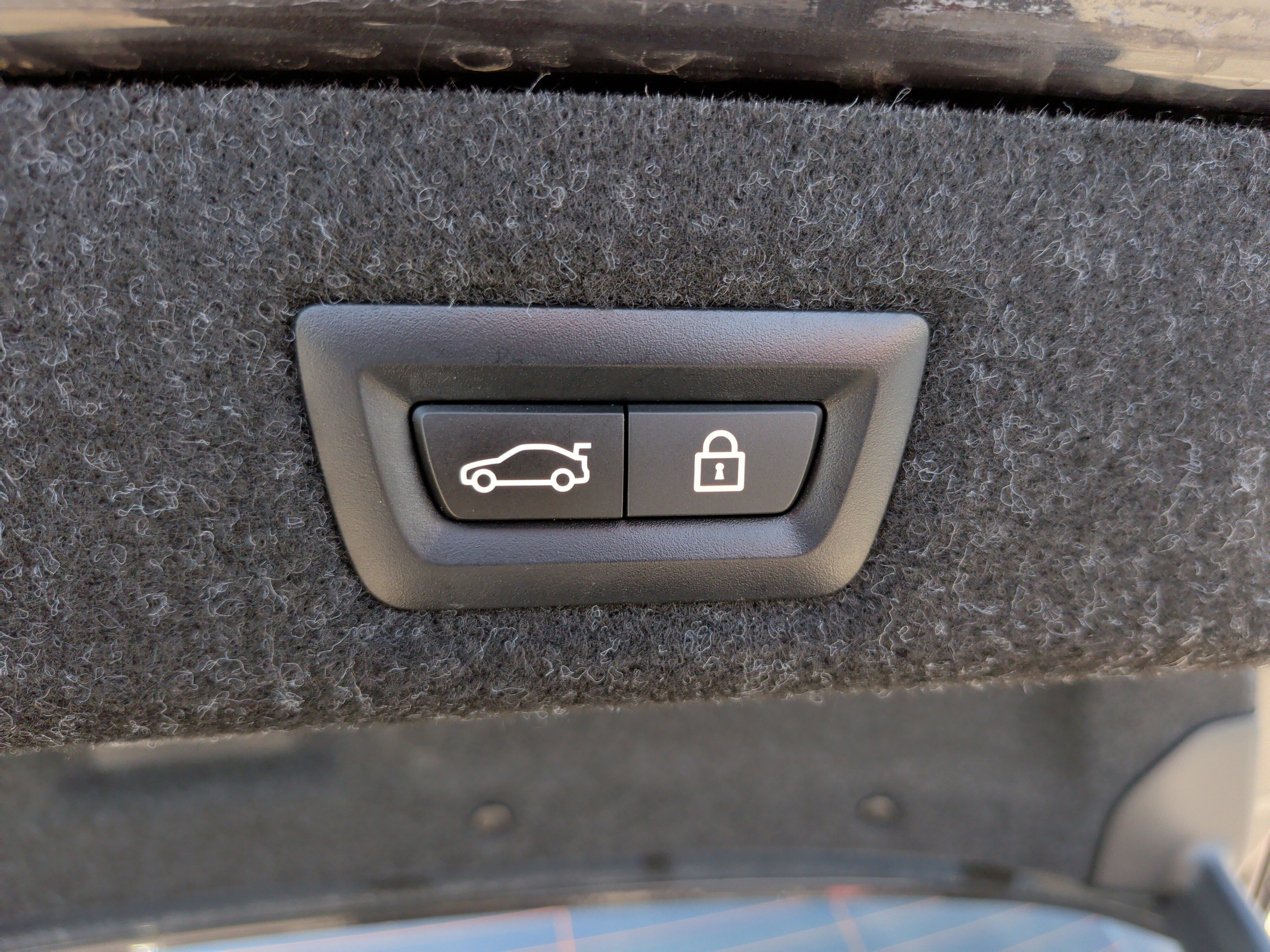 Certified 2023 BMW 530e w/ Premium Package image 42