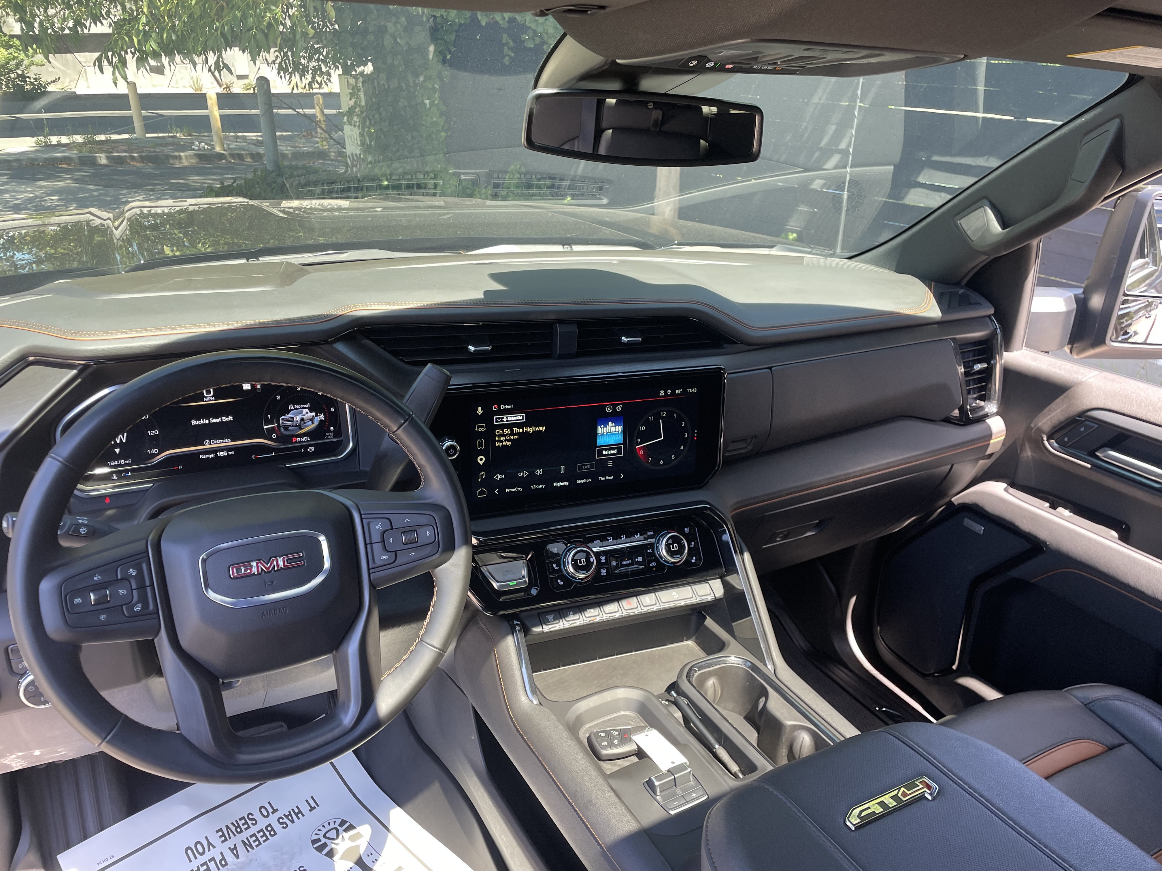 Used 2025 GMC Sierra 2500 AT4 w/ AT4 Preferred Package AWD/4WD image 4