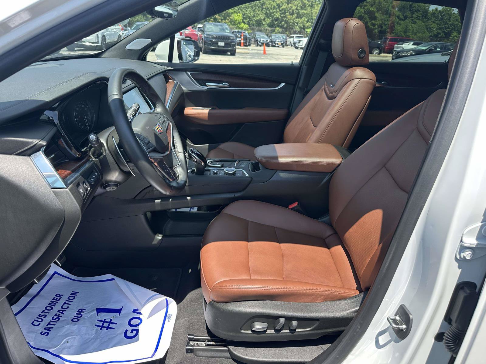 Used 2023 Cadillac XT5 Sportv w/ Technology Package AWD/4WD image 8