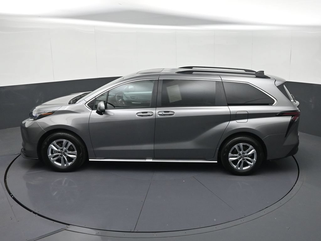 Used 2026 Toyota Sienna XLE FWD image 29