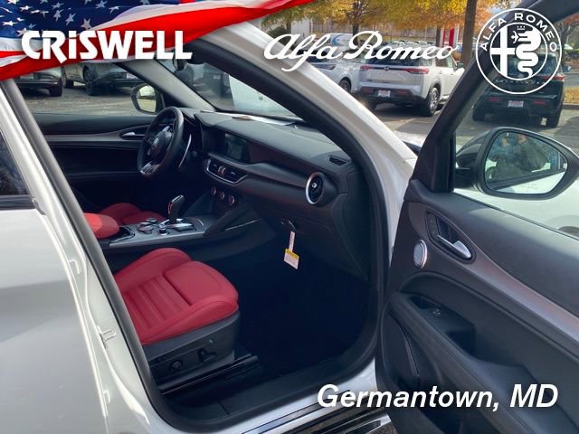 New 2025 Alfa Romeo Stelvio Sprint image 36