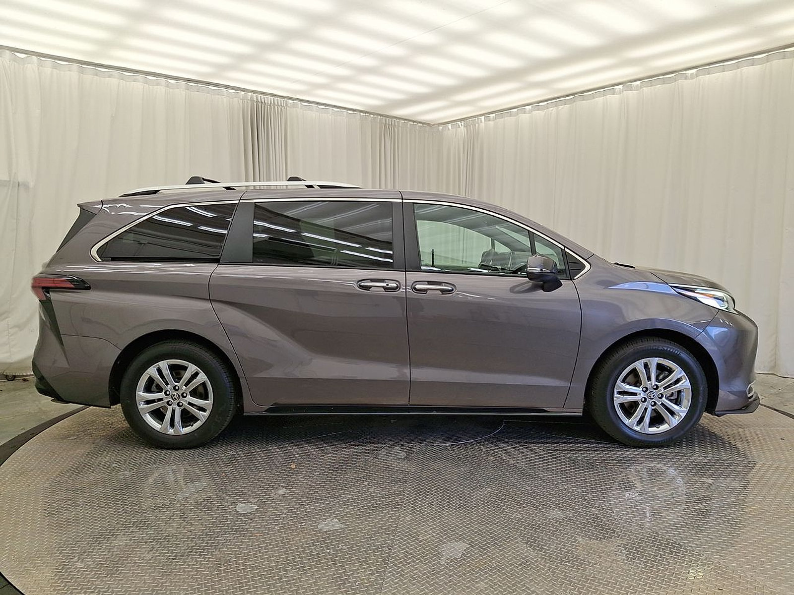 Certified 2023 Toyota Sienna Platinum AWD/4WD image 26