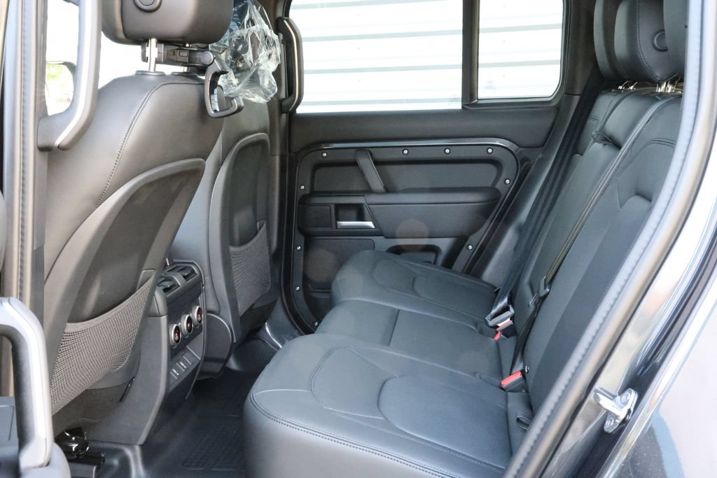 New 2026 Land Rover Defender 110 X-Dynamic SE AWD/4WD image 24