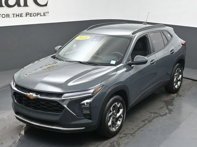 Used 2025 Chevrolet Trax LT FWD image 46