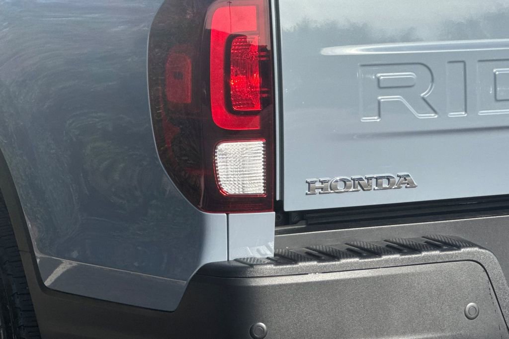 Certified 2025 Honda Ridgeline Black Edition image 27