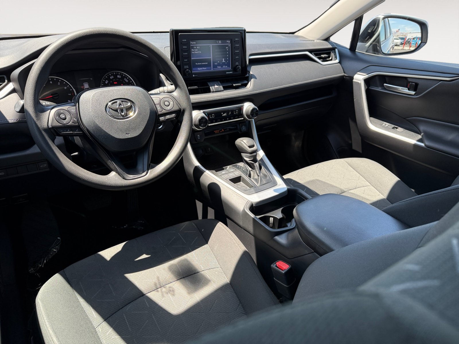 Used 2021 Toyota RAV4 XLE w/ Convenience Package FWD image 15