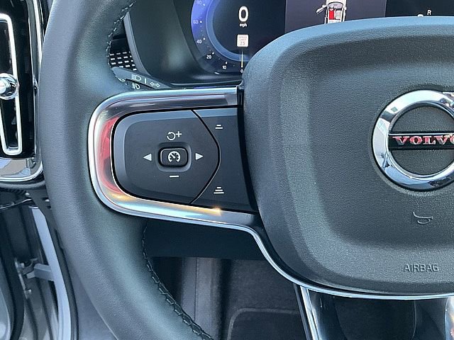 Certified 2025 Volvo XC40 B5 Plus image 27