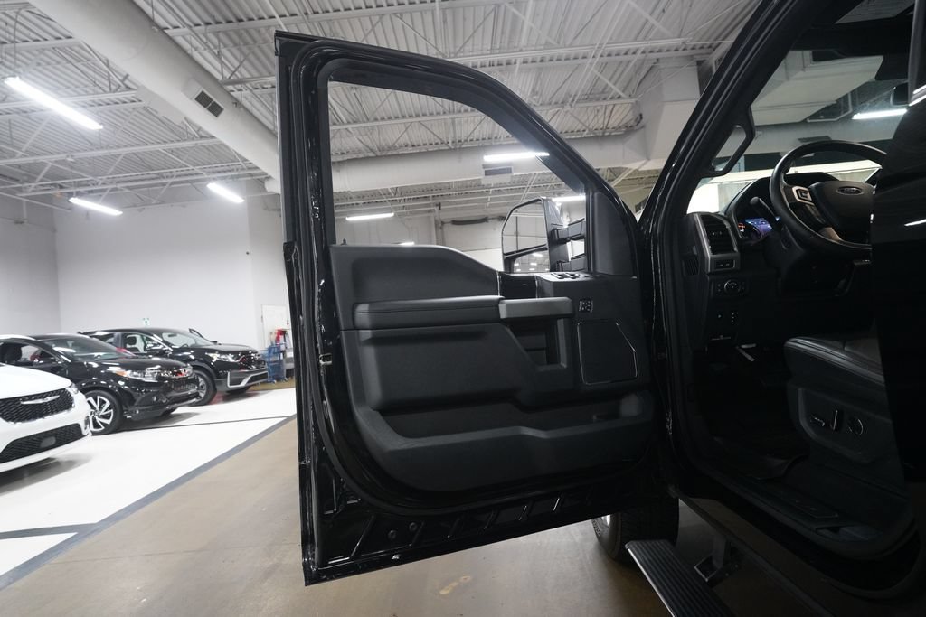Used 2022 Ford F350 Platinum w/ FX4 Off-Road Package AWD/4WD image 27