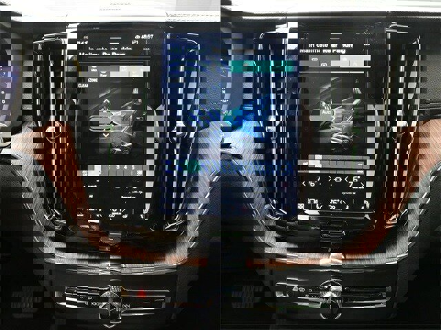 Certified 2023 Volvo XC60 B5 Ultimate image 11