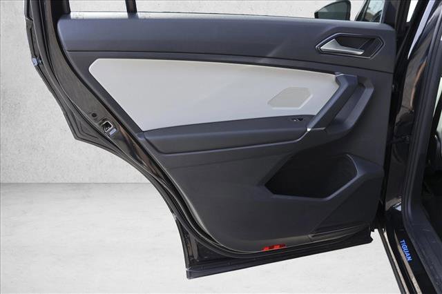 Used 2018 Volkswagen Tiguan SE w/ Panoramic Sunroof Package AWD/4WD image 22