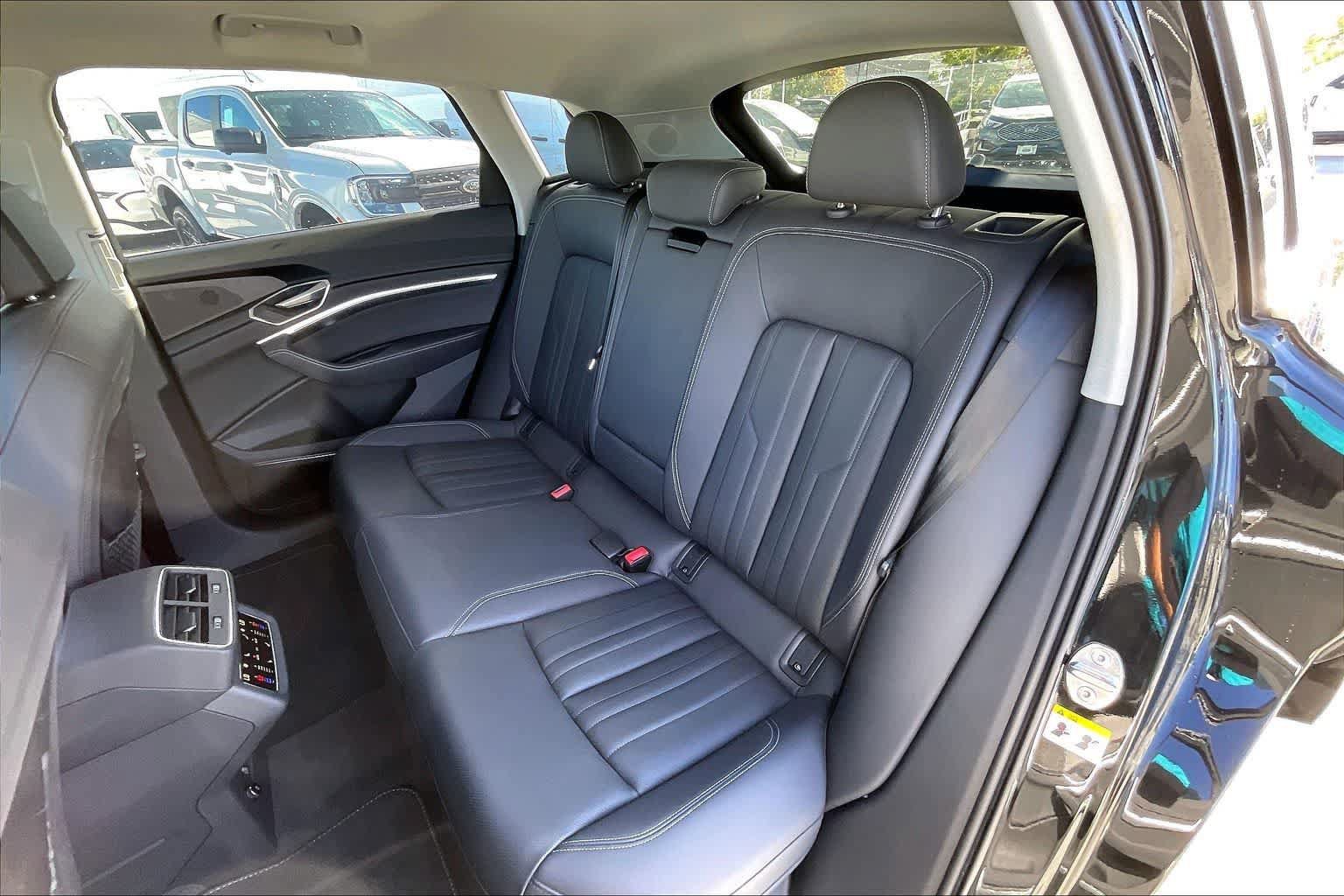 Used 2024 Audi Q8 e-tron Premium Plus w/ Premium Plus Package AWD/4WD image 29