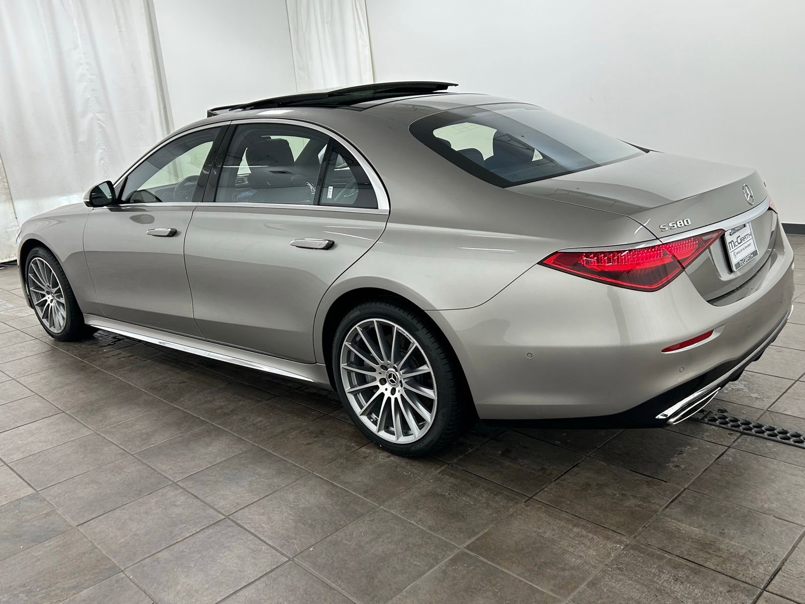 Used 2022 Mercedes-Benz S 580 4MATIC Sedan w/ AMG Line Package image 3