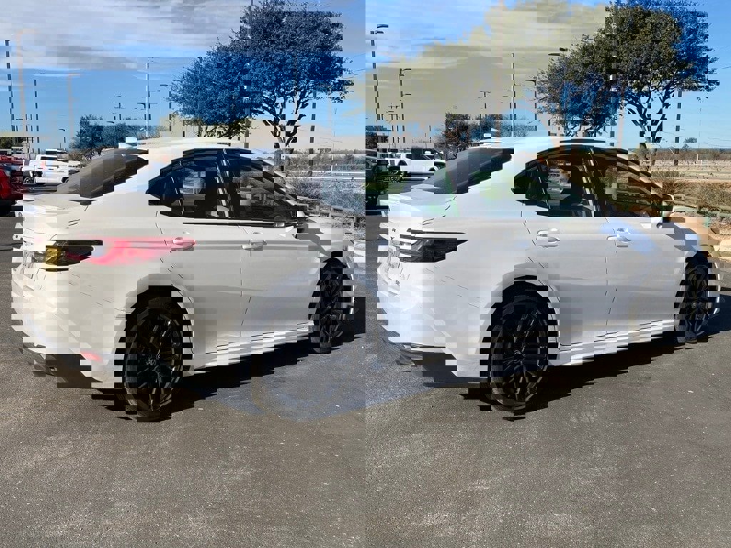 Certified 2025 Toyota Camry SE image 5