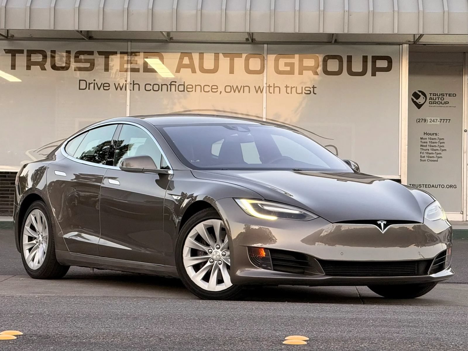 Used 2016 Tesla Model S 75D AWD/4WD image 2