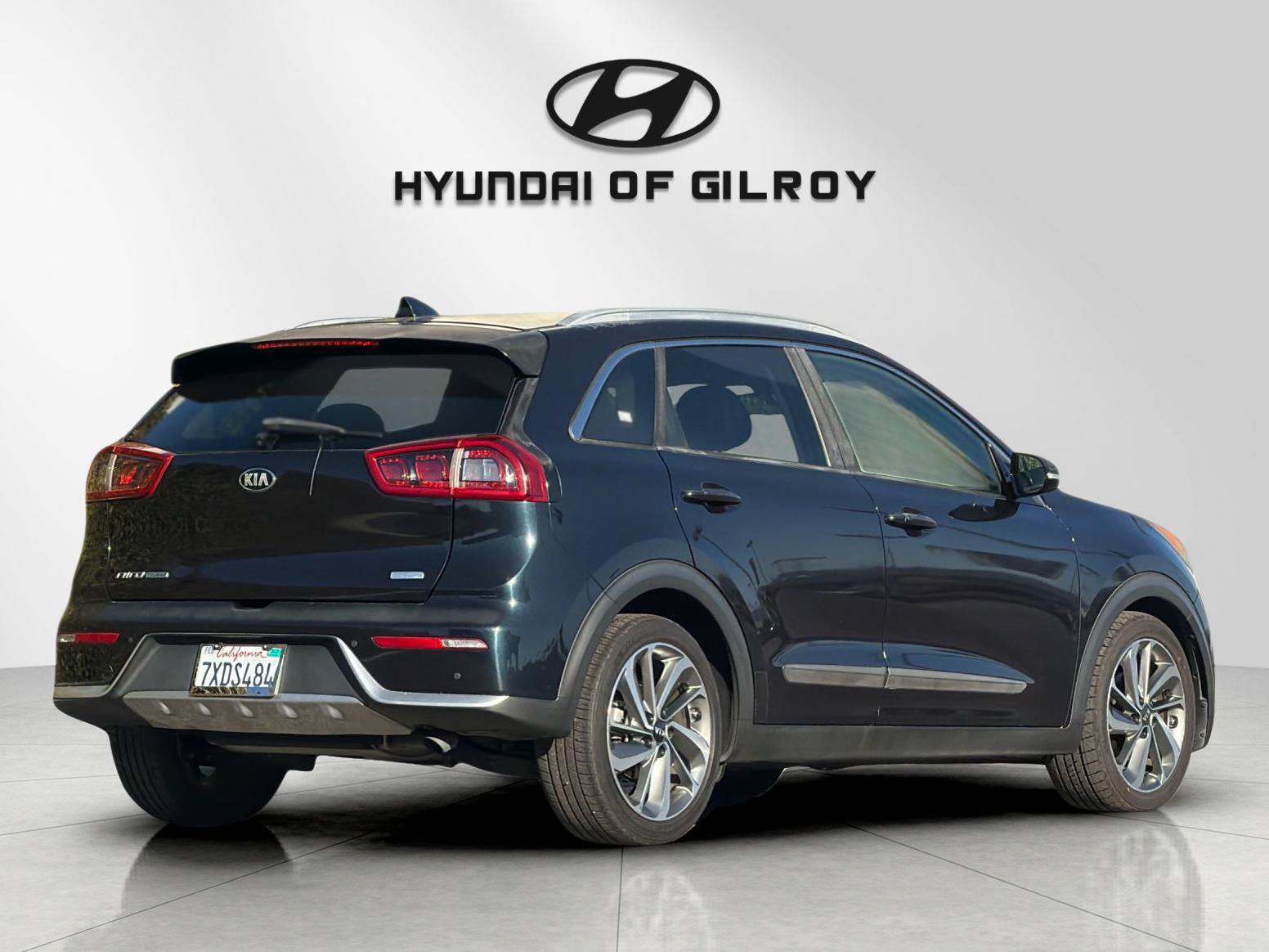 Used 2017 Kia Niro Touring w/ Advanced Technology Package FWD image 5