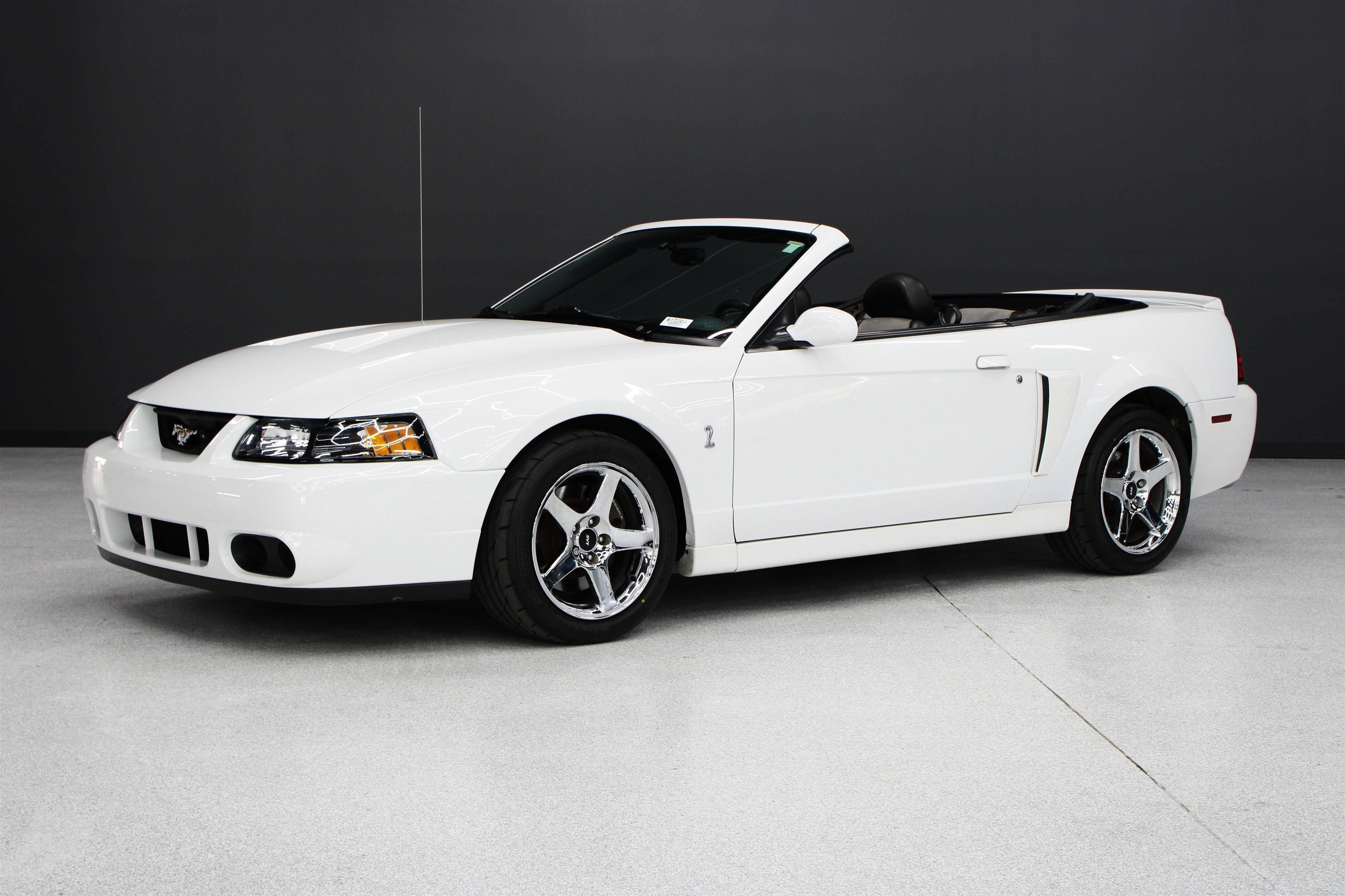 Used 2004 Ford Mustang Cobra RWD image 27