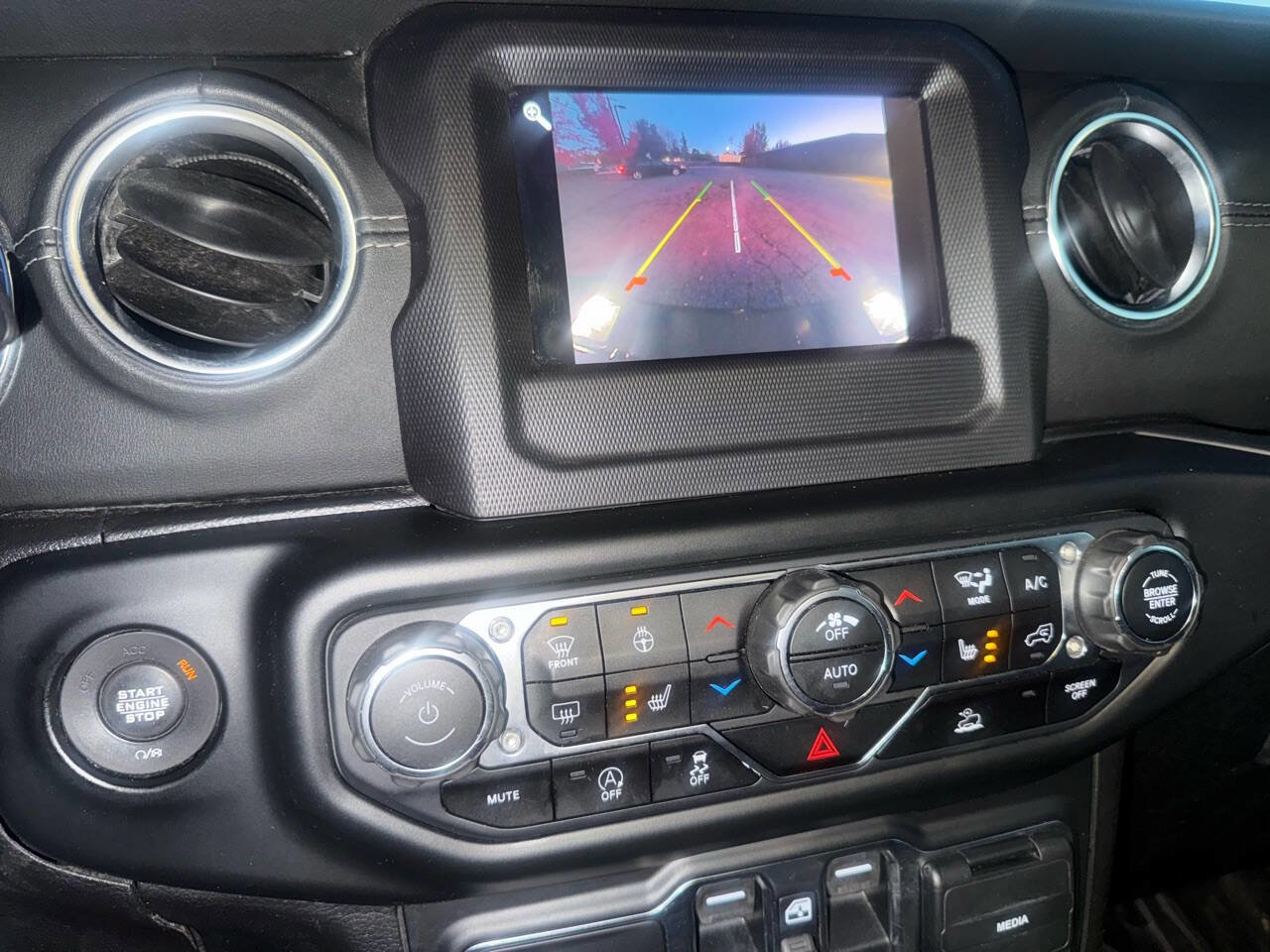 Used 2020 Jeep Gladiator Overland w/ Cold Weather Group AWD/4WD image 20