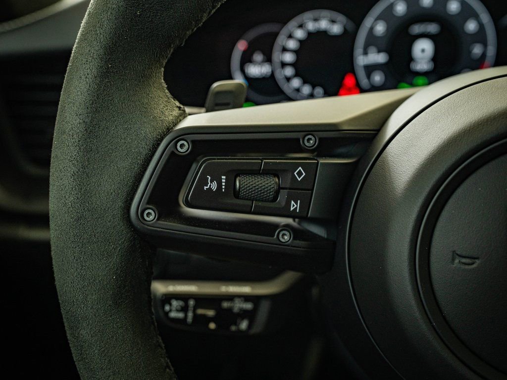 Certified 2025 Porsche 911 Carrera GTS RWD image 40