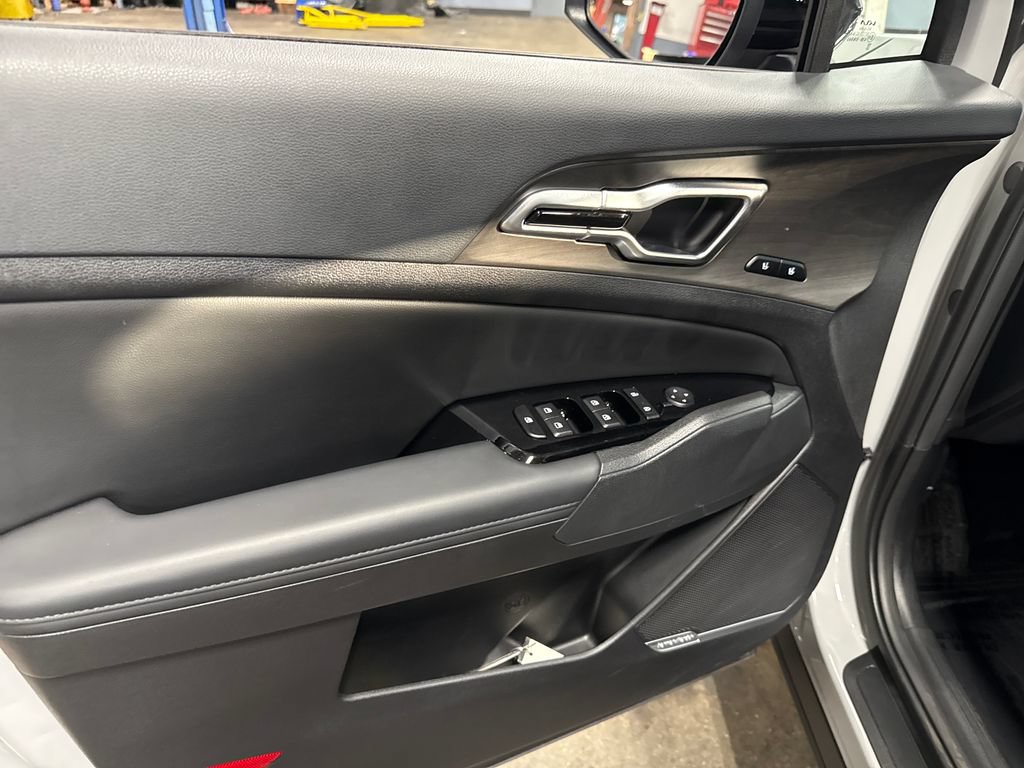 Used 2025 Kia Sportage X-Pro AWD/4WD image 14