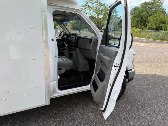 Used 2016 Ford E-350 and Econoline 350 Super Duty w/ Power Windows & Locks Group RWD image 15