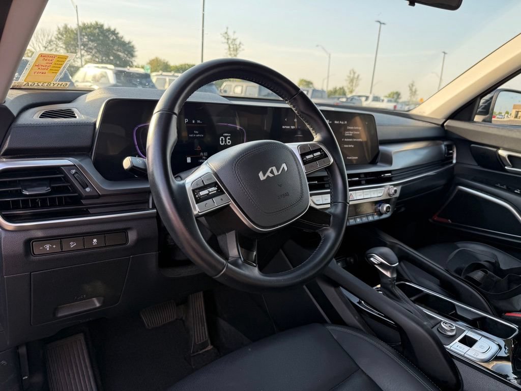 Used 2025 Kia Telluride LX FWD image 10