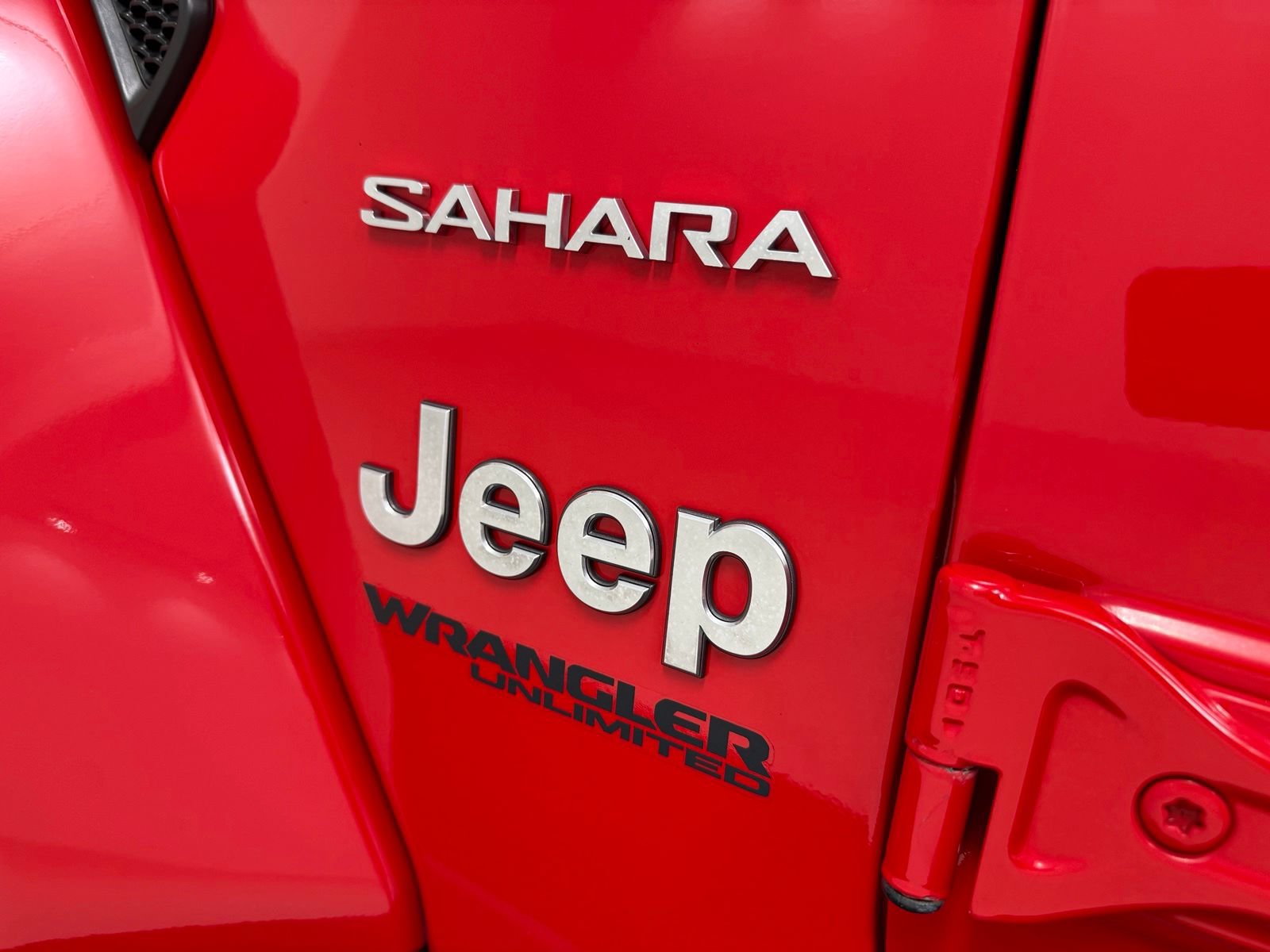 Used 2018 Jeep Wrangler Unlimited Sahara AWD/4WD image 10