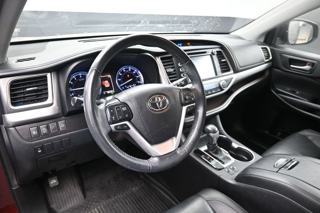 Used 2019 Toyota Highlander XLE AWD/4WD image 19
