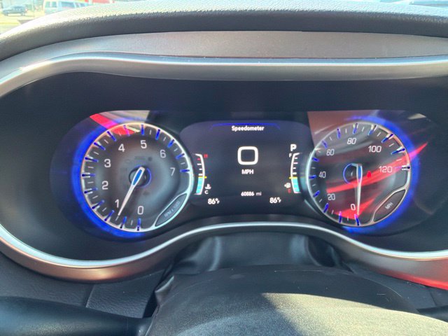Used 2024 Chrysler Pacifica Touring-L FWD image 17