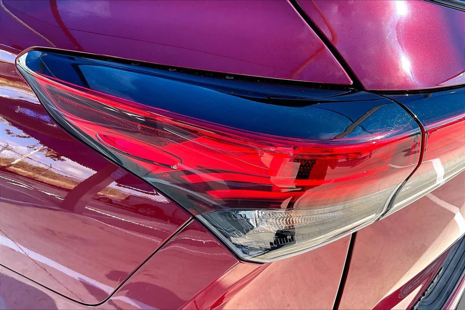 Used 2022 Toyota Highlander LE FWD image 28