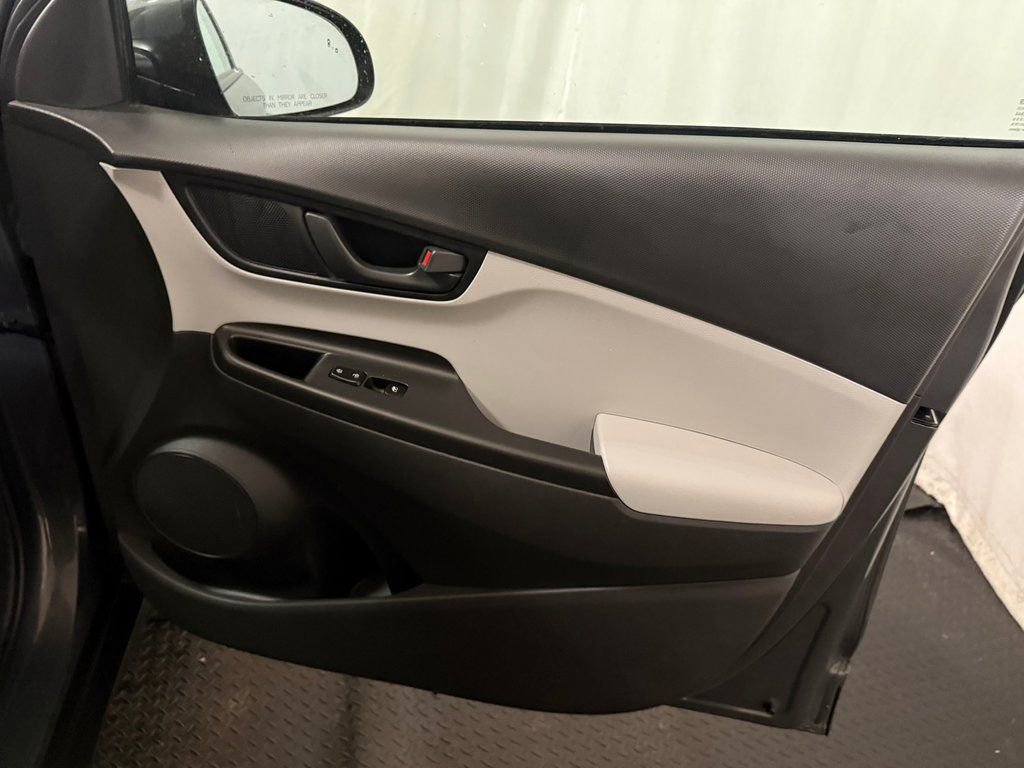 Used 2023 Hyundai Kona SEL image 30