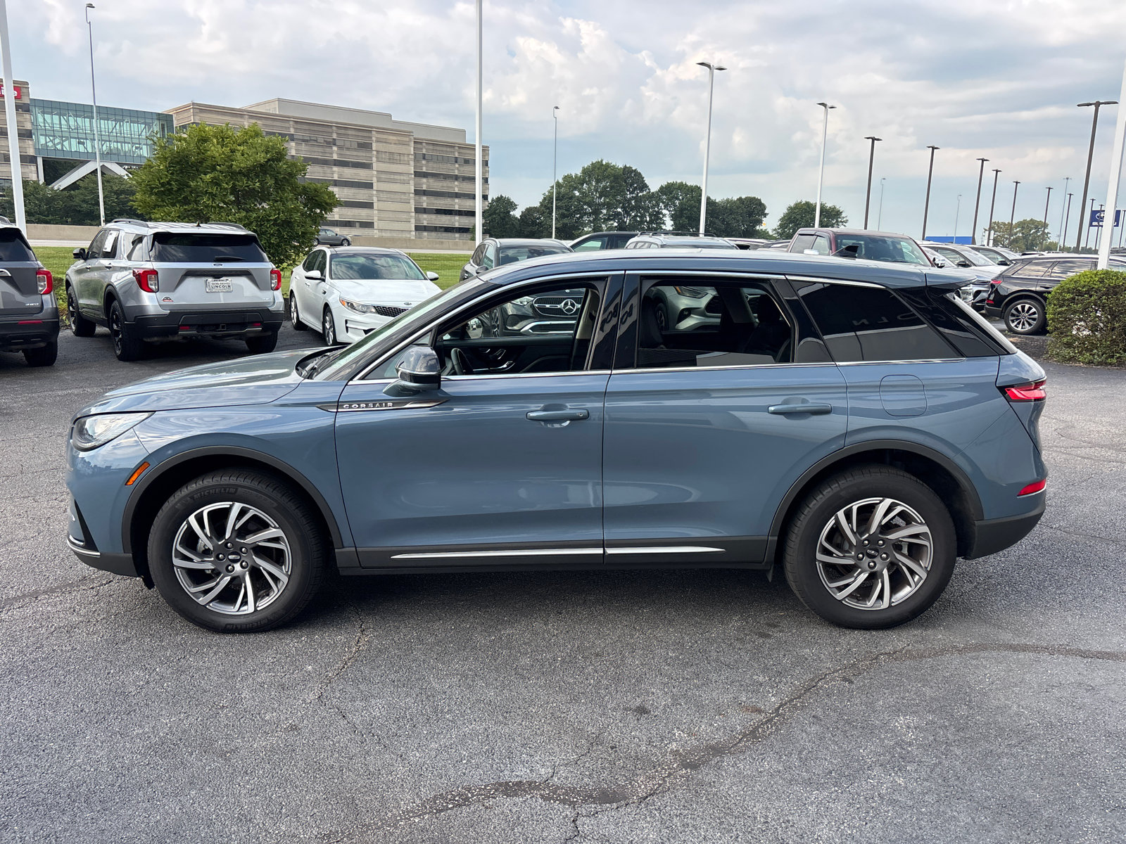 Used 2024 Lincoln Corsair AWD w/ Equipment Group 101A image 4