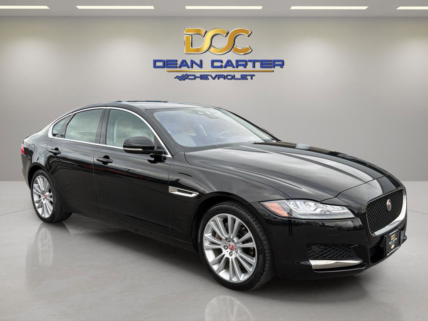 Used 2020 Jaguar XF Premium image 7