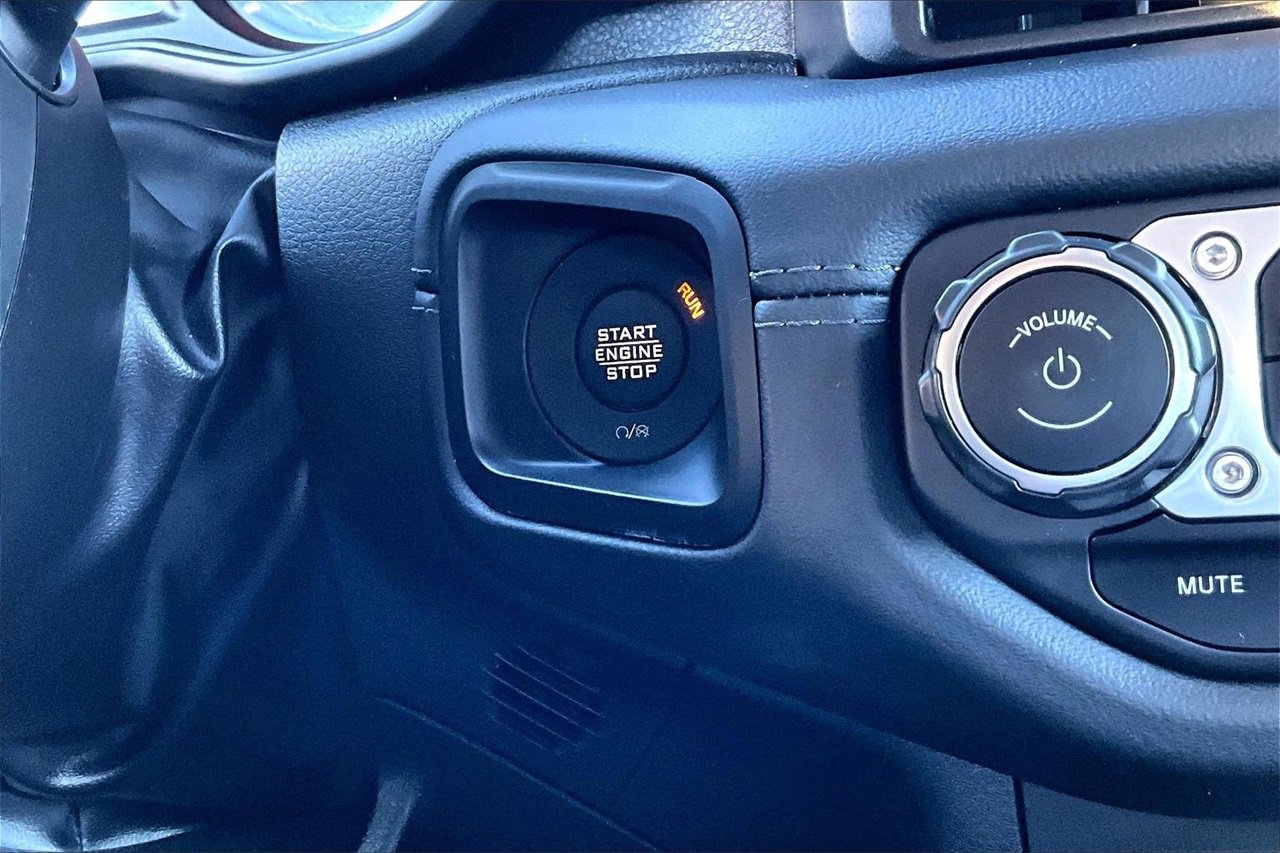 Certified 2024 Jeep Wrangler Unlimited Rubicon w/ Technology Group image 27