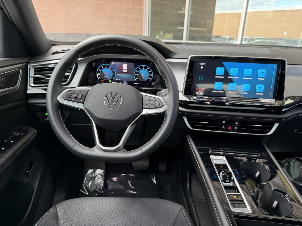 Used 2024 Volkswagen Atlas Cross Sport SE w/ Panoramic Sunroof Package image 16