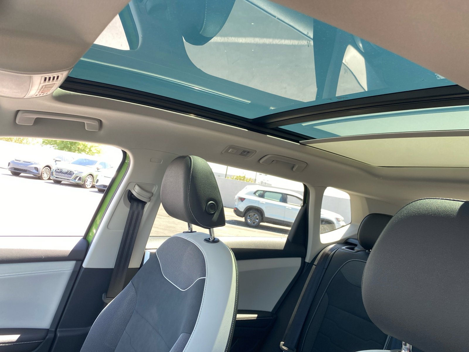 New 2025 Volkswagen Taos SE image 31