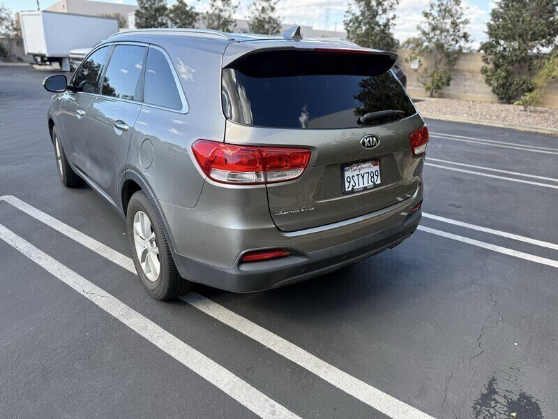 Used 2018 Kia Sorento LX FWD image 15