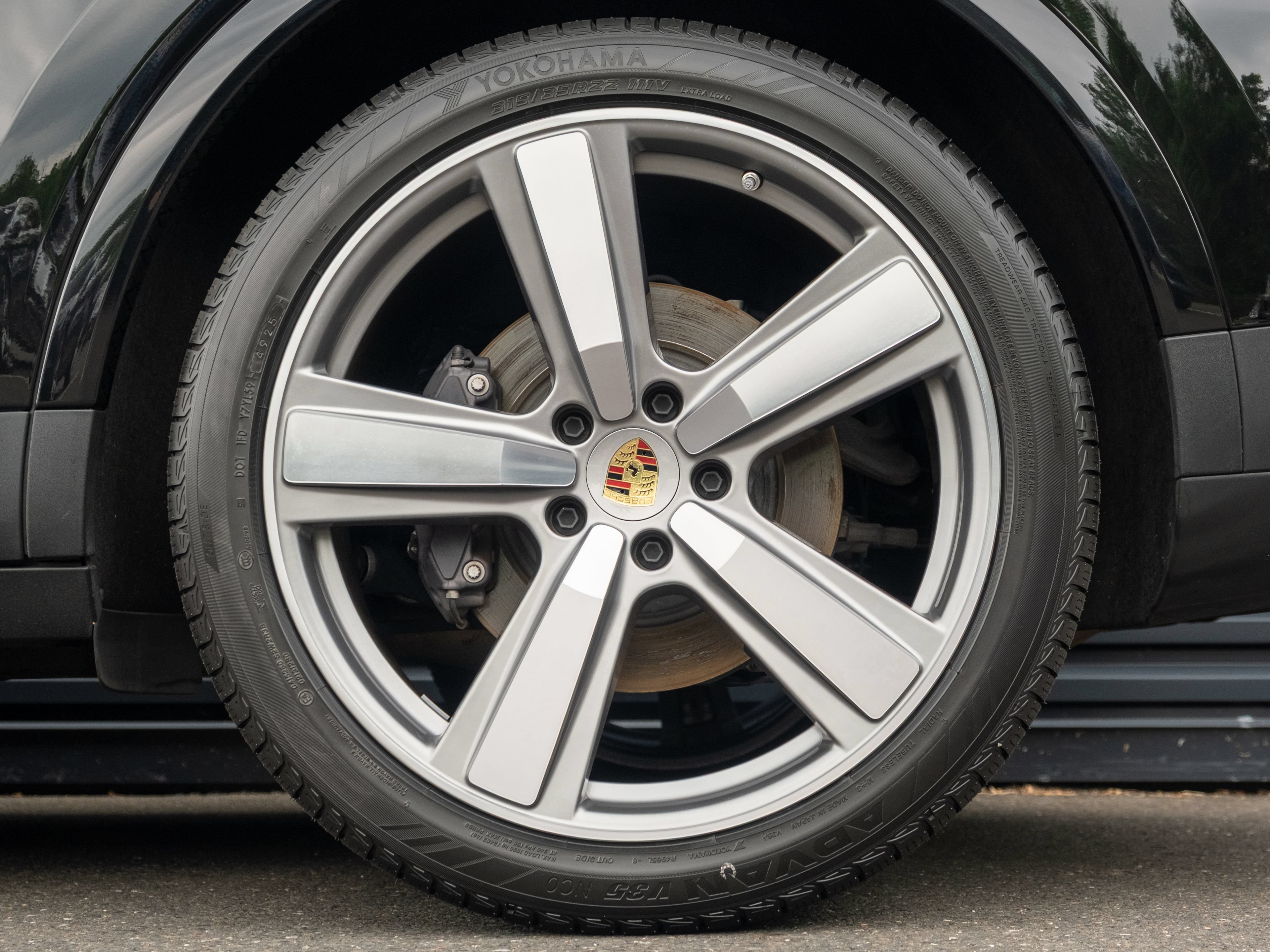 Certified 2024 Porsche Cayenne AWD/4WD image 13