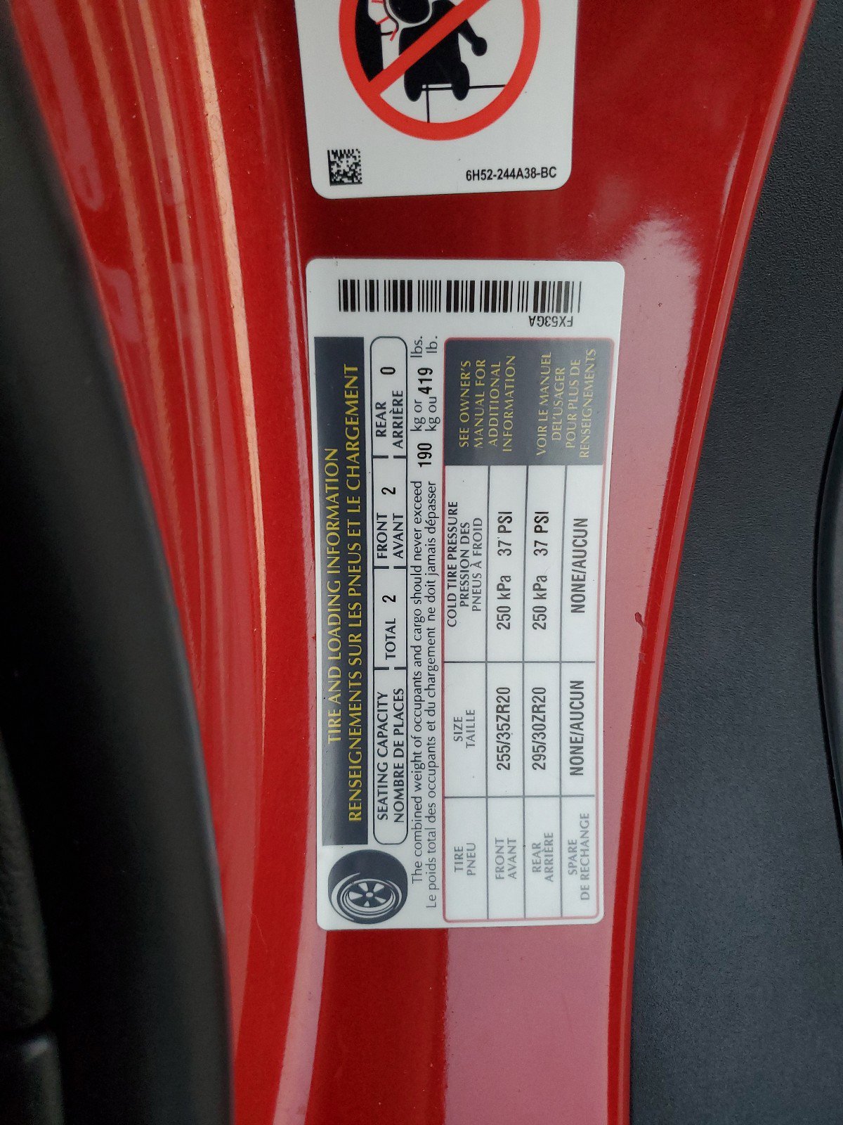 Used 2016 Jaguar F-TYPE R image 25