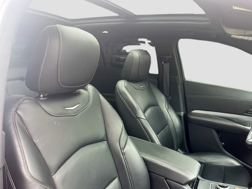 Used 2021 Cadillac XT4 Premium Luxury w/ Technology Package FWD image 28