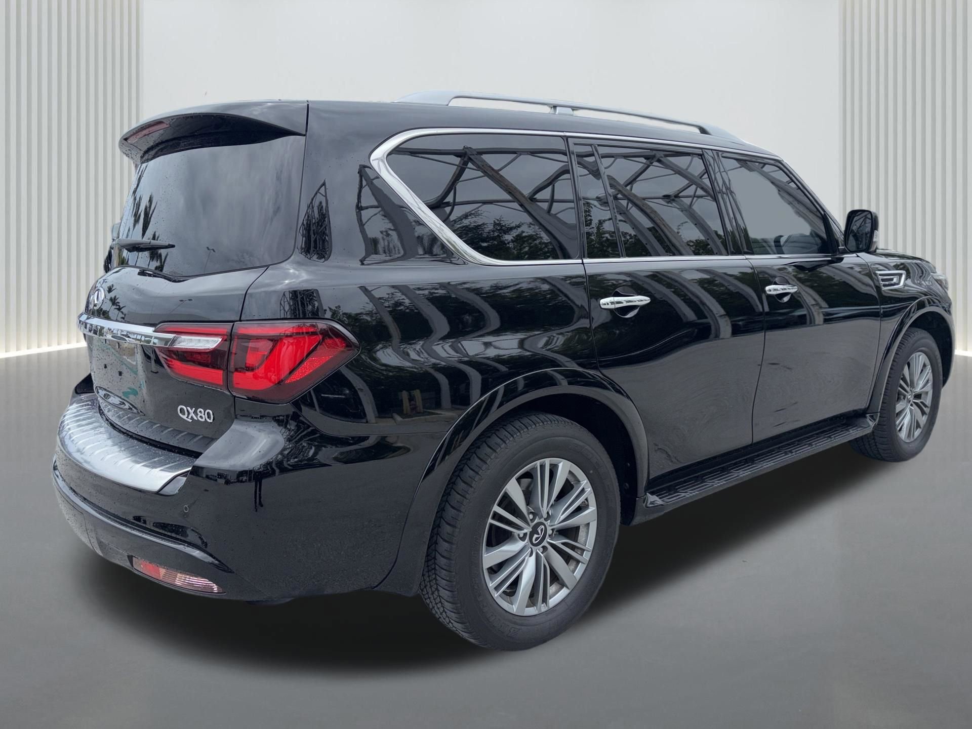 Used 2022 INFINITI QX80 Luxe w/ Cargo Package RWD image 4