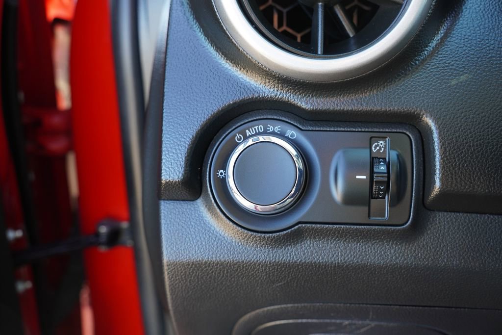 Used 2016 Chevrolet Trax LT w/ LT Sun and Sound Package FWD image 23