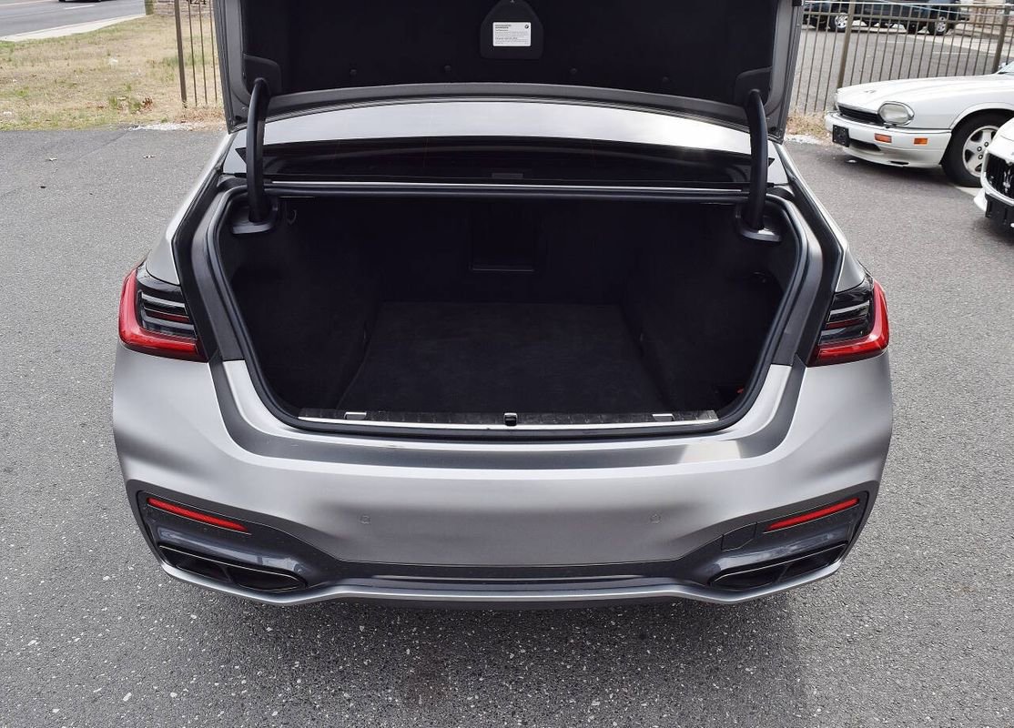 Used 2022 BMW M760i xDrive w/ Luxury Rear Seating Package image 14