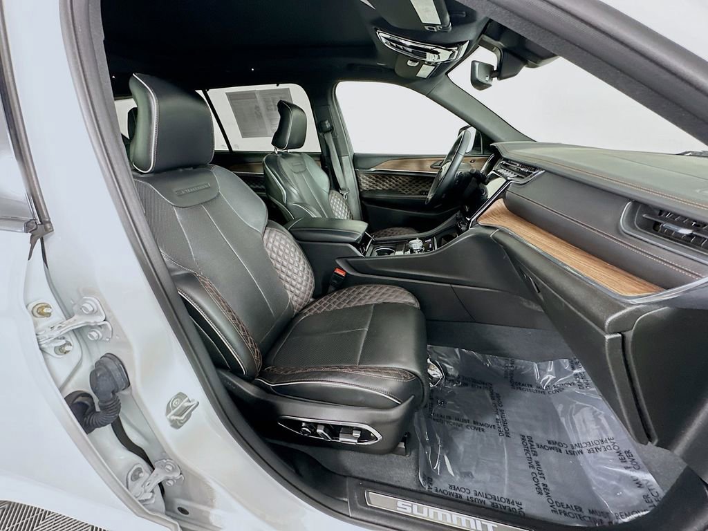 Certified 2023 Jeep Grand Cherokee L Summit w/ Luxury Tech Group V image 41