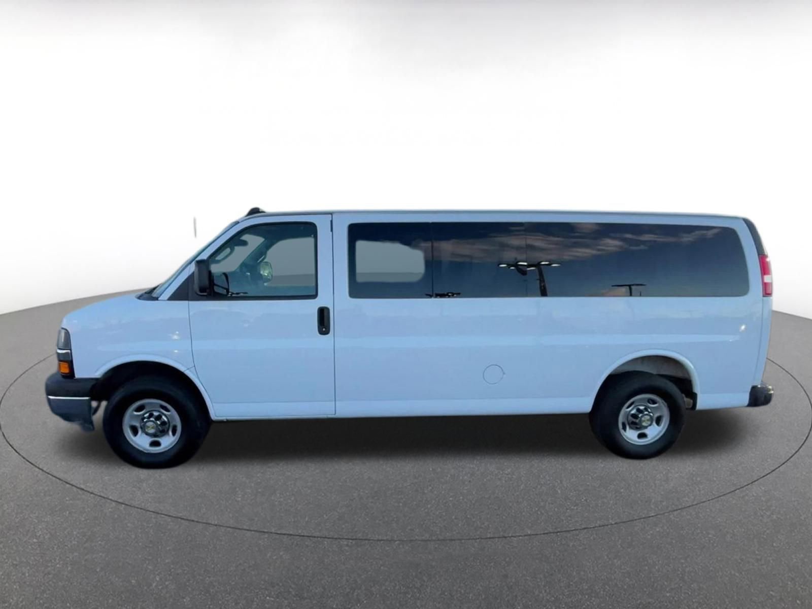 Used 2025 Chevrolet Express 3500 LT w/ LT Preferred Equipment Group image 8