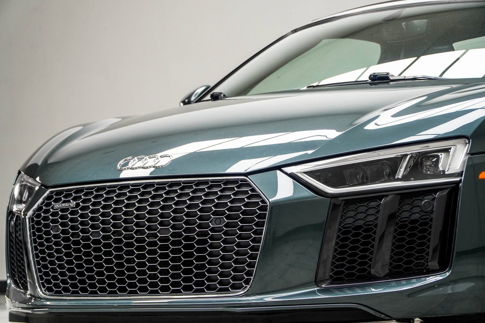 Used 2017 Audi R8 V10 w/ Carbon Exterior Package AWD/4WD image 8