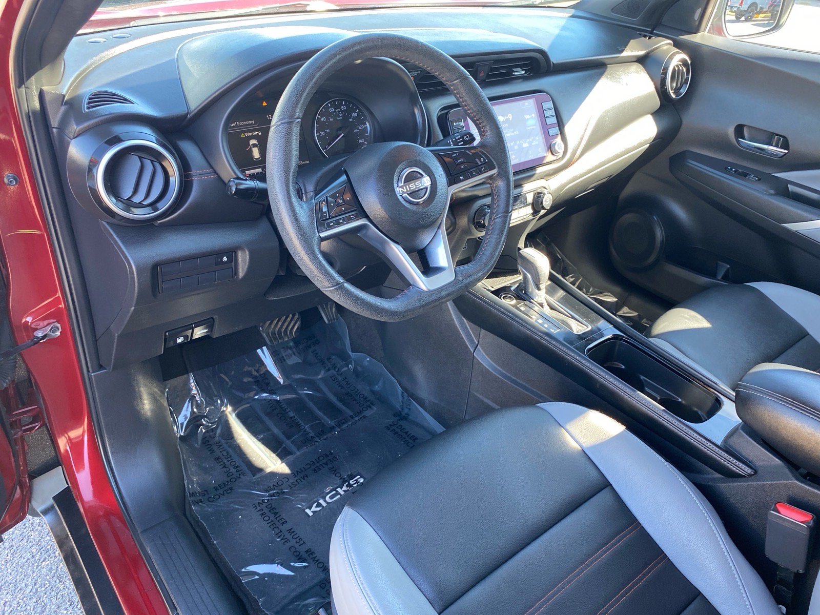 Used 2023 Nissan Kicks SR w/ SR Premium Package FWD image 27